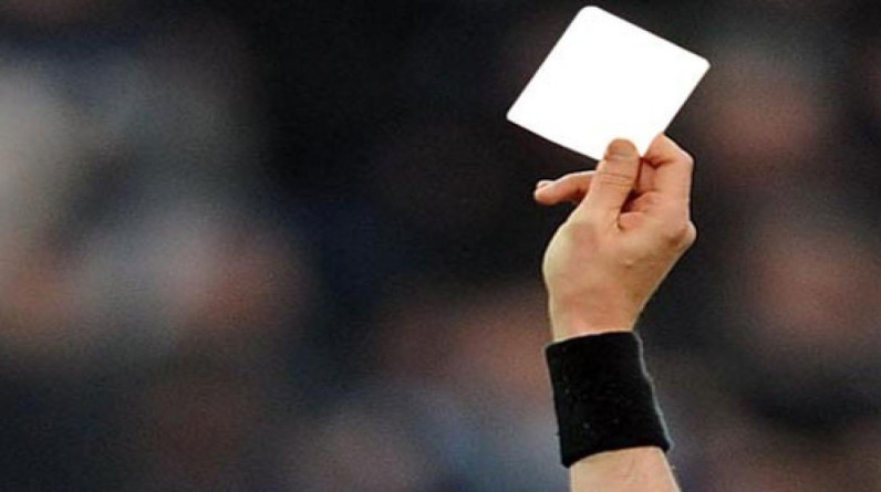 ماذا تعني البطاقة البيضاء الجديدة في كرة القدم؟